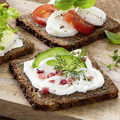 Wholemeal bread slices arranged differently